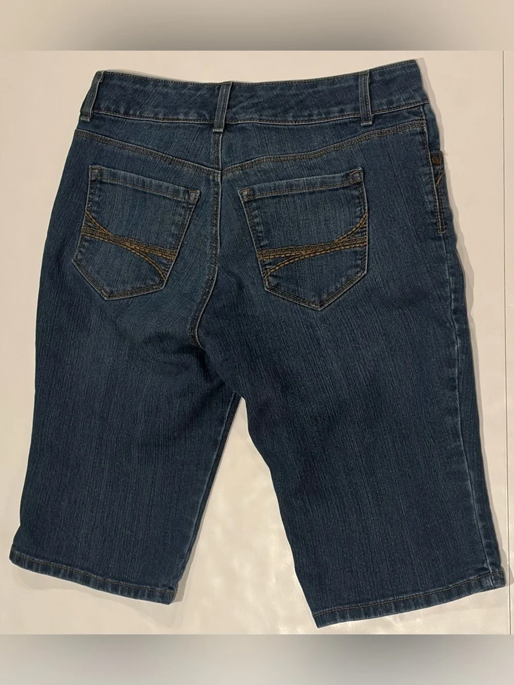 Bandolino Denim Bermuda Shorts Size 6 Petite Medium Wash Stretch